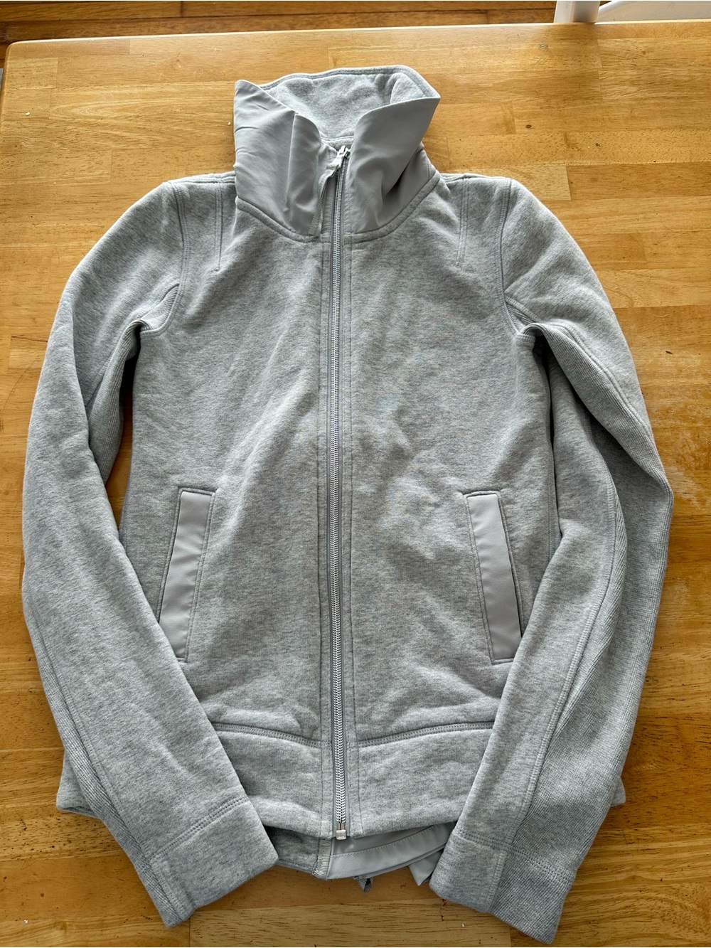 Lululemon En Route sweatshirt size 4